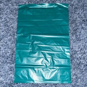 25 Green Polymailers, 11”x14”